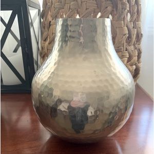 ✔️West Elm Hammered Metal Aluminum Silver Vase Natural Decor Boho Eclectic Decor